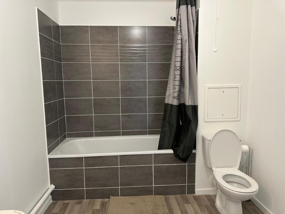 Agreable 2 Pieces Avec Balcon Et Parking Transports By Immo Kit Bnb Sarcelles Eksteriør bilde